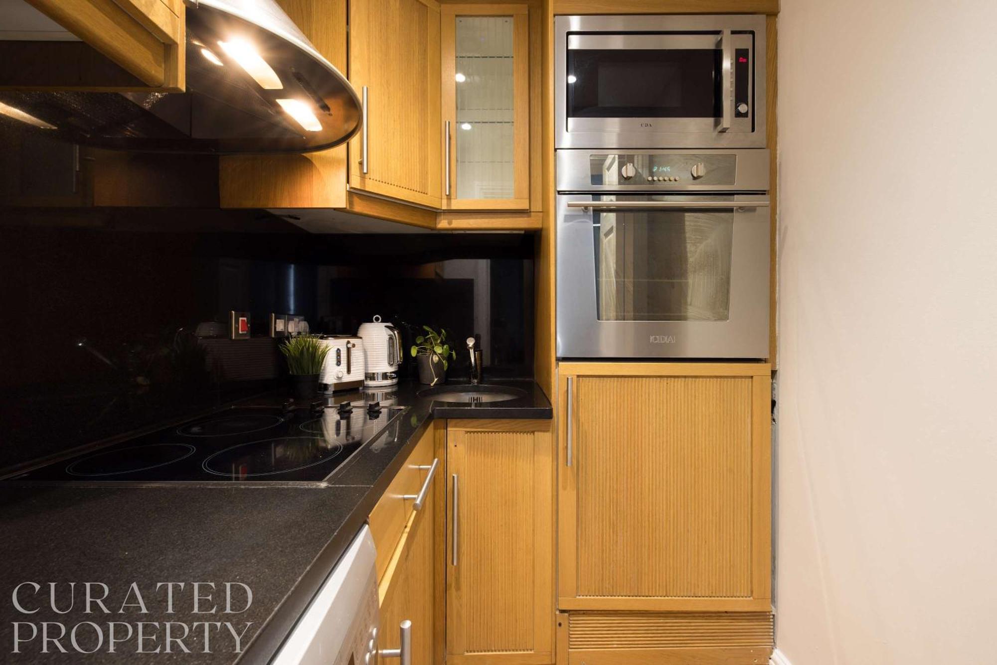Chic & Sunlit Earls Court Flat * Londra
