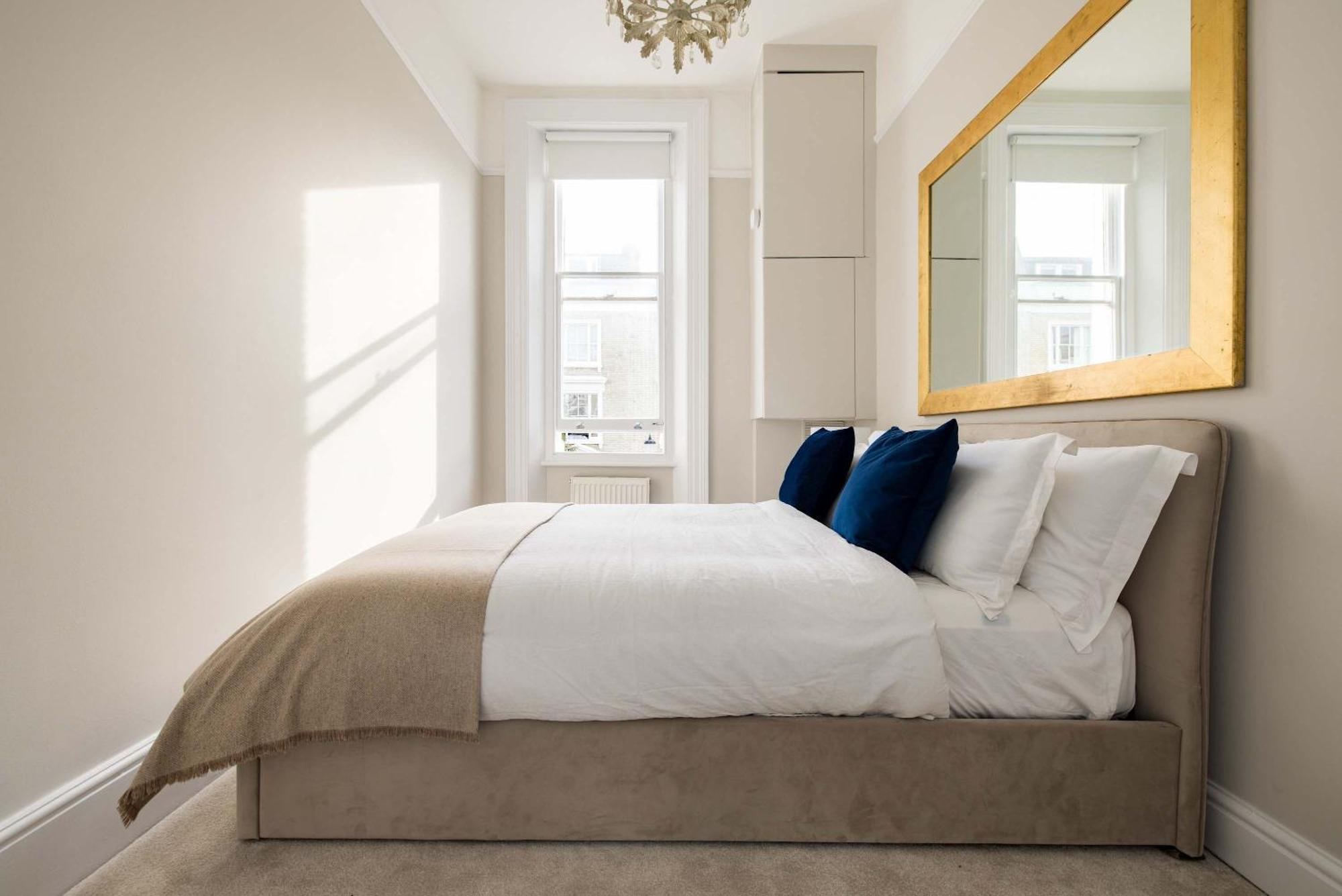Appartamento Chic & Sunlit Earls Court Flat Londra